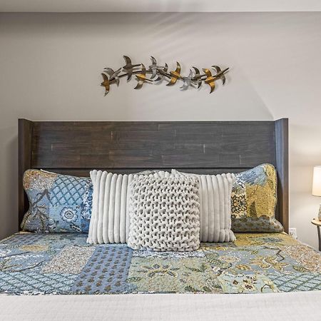 Spring Creek Luxury King One Bedroom At White Spruce Lodge Canmore Exterior foto