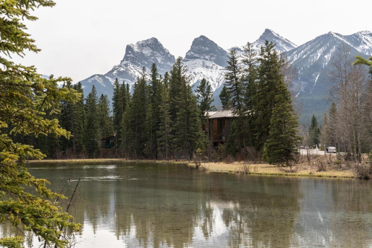 Spring Creek Luxury King One Bedroom At White Spruce Lodge Canmore Exterior foto