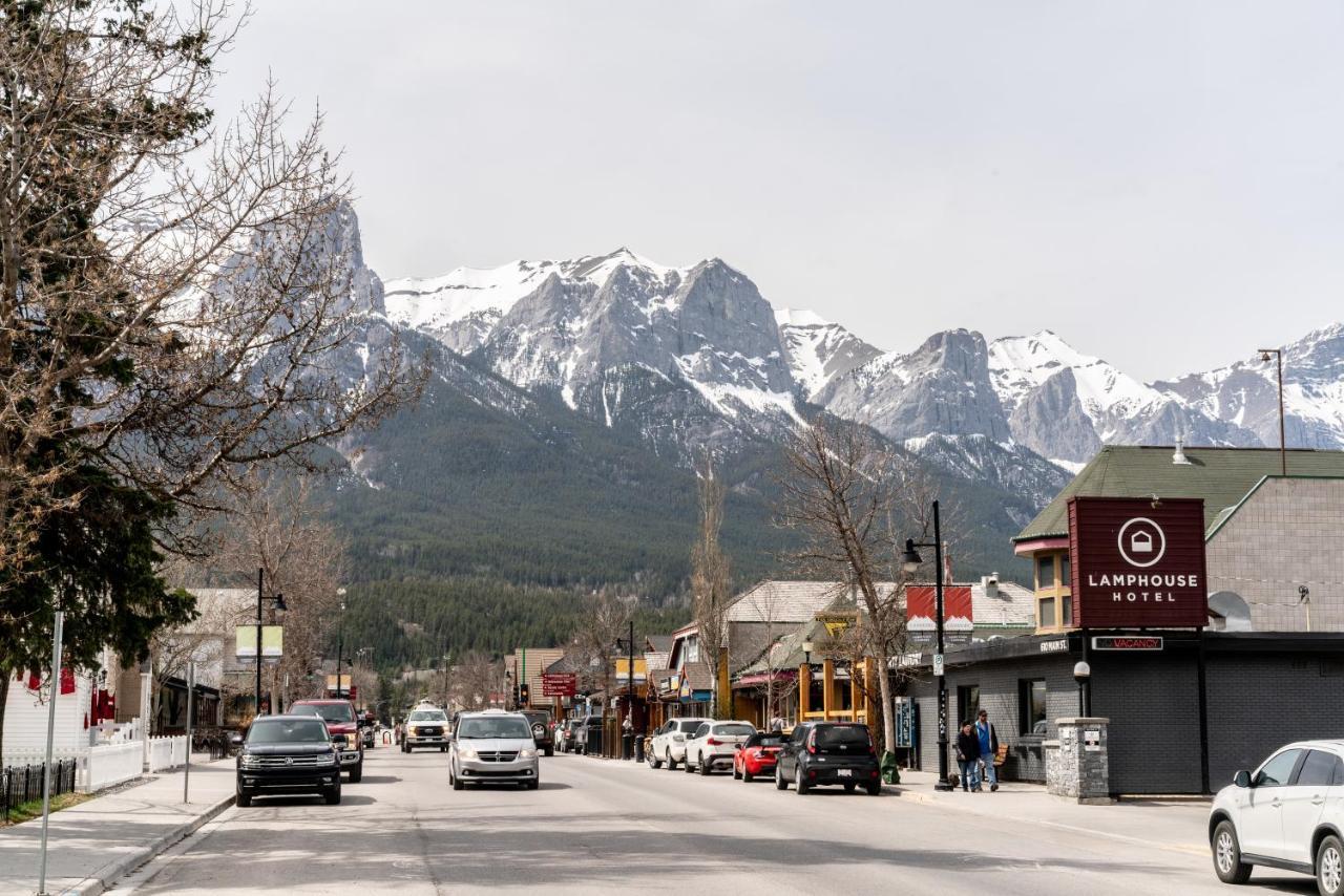 Spring Creek Luxury King One Bedroom At White Spruce Lodge Canmore Exterior foto
