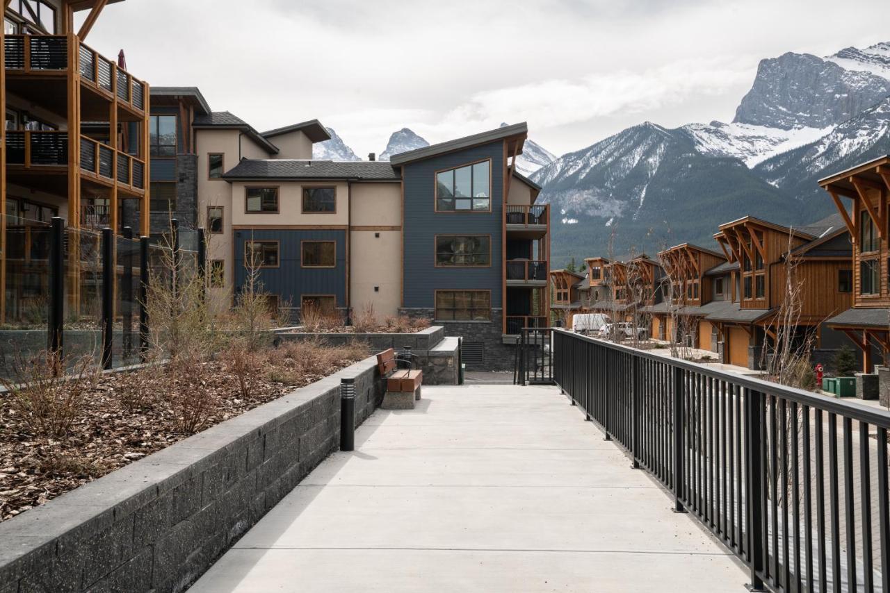 Spring Creek Luxury King One Bedroom At White Spruce Lodge Canmore Exterior foto