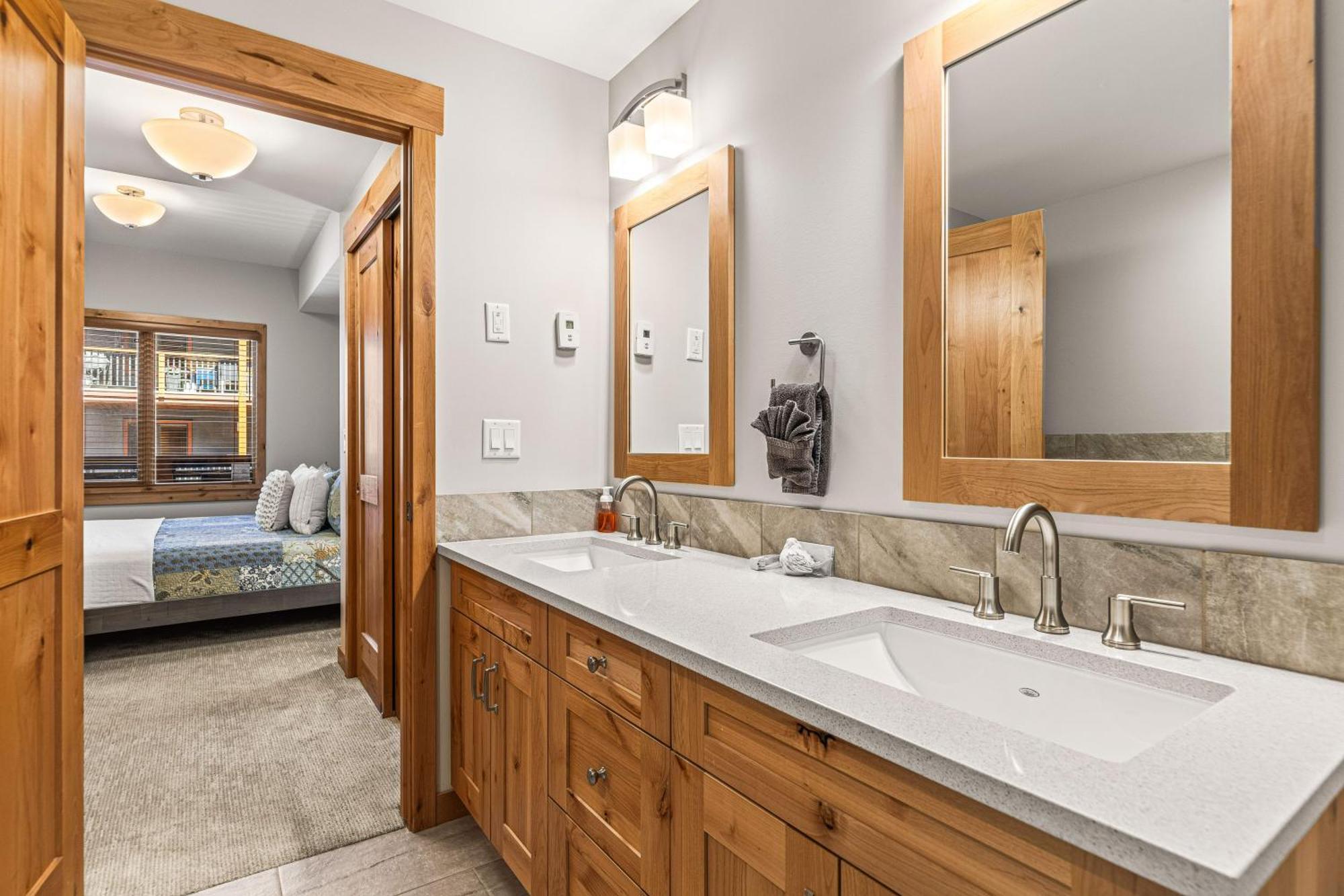 Spring Creek Luxury King One Bedroom At White Spruce Lodge Canmore Exterior foto